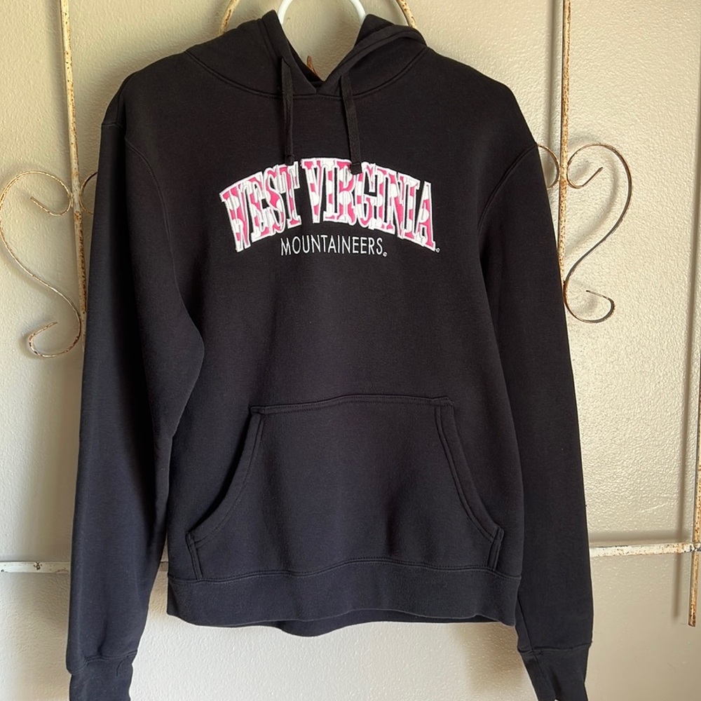 WEST VIRGINIA MOUNTAINEERS HOODED SWEATSHIRT. SIZE M 8/10